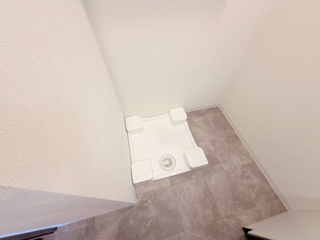 その他設備　嬉しい室内洗濯機置場。これで洗濯機も長持ちしますね。