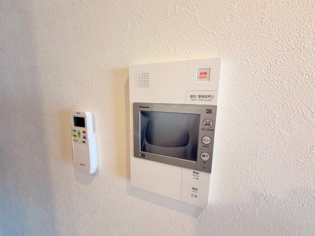 セキュリティ　TVモニターホンで来客が誰か確認してから開けて下さいね