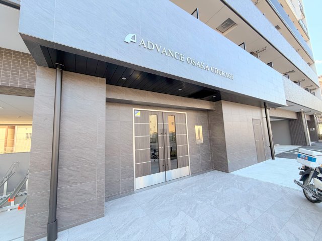 エントランス　オシャレなエントランスは安心のオートロック付きです。