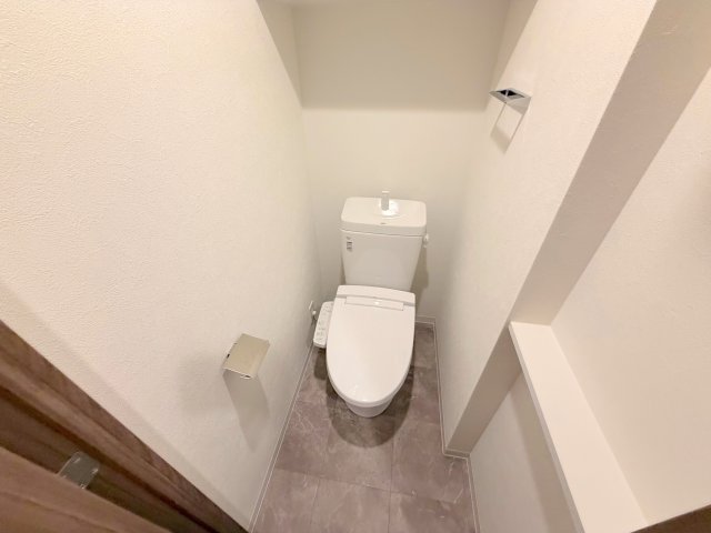 トイレ　綺麗なトイレにはウォシュレット標準装備です。