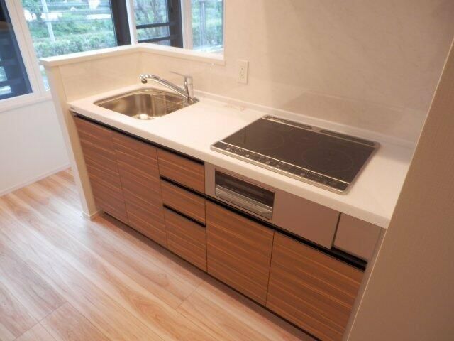 キッチン　コンパクトなキッチンで掃除もラクラク