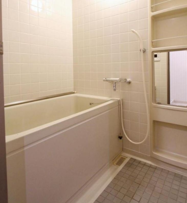 バス・シャワールーム　追い焚き機能付き♪