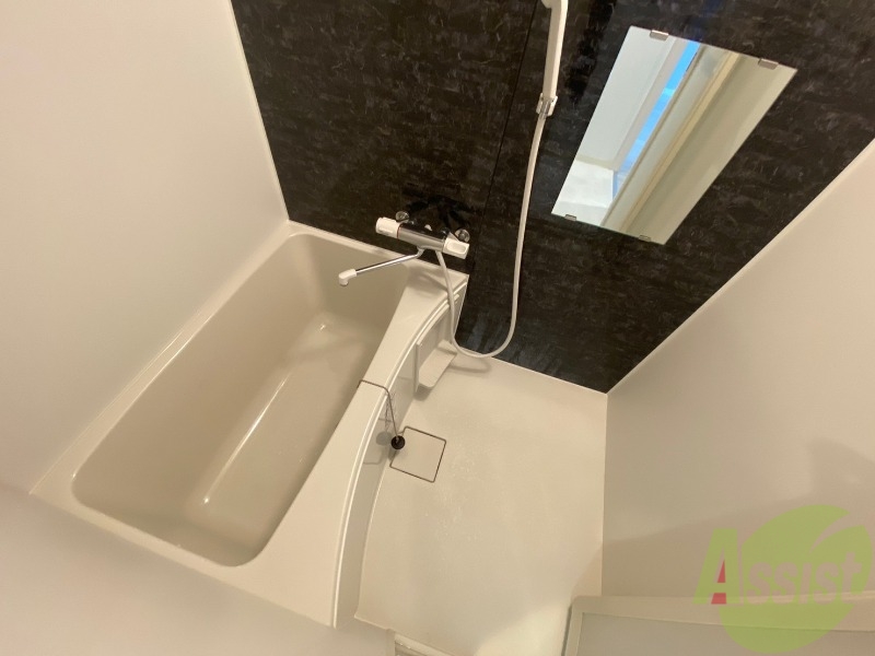 バス・シャワールーム　お風呂になります。一日の疲れを癒してくださいね。