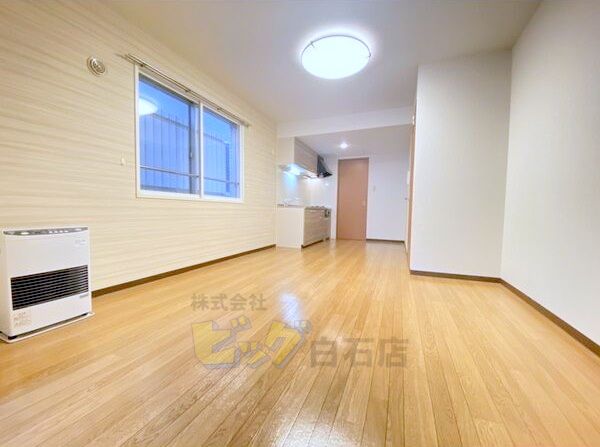 居室・リビング　広々リビングです♪