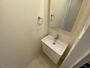 洗面設備　明るい洗面所です