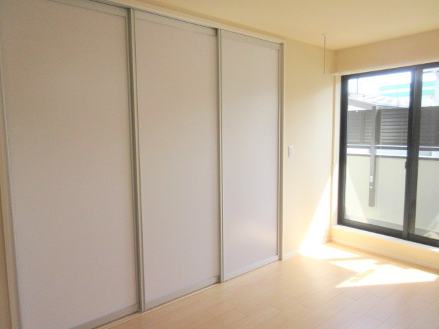 その他　圧迫感のない乳白色の引き戸