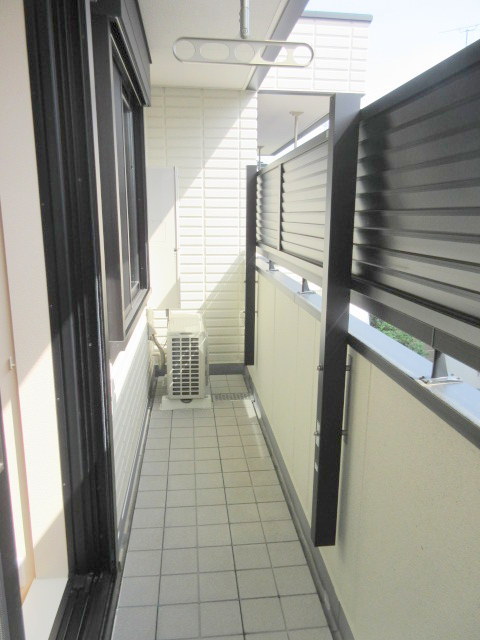 バルコニー　日当たり良好な南向きバルコニー