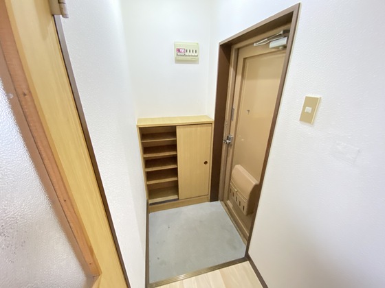 玄関　※別部屋の写真を使用しています。