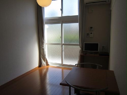 居室・リビング　清潔感のある室内