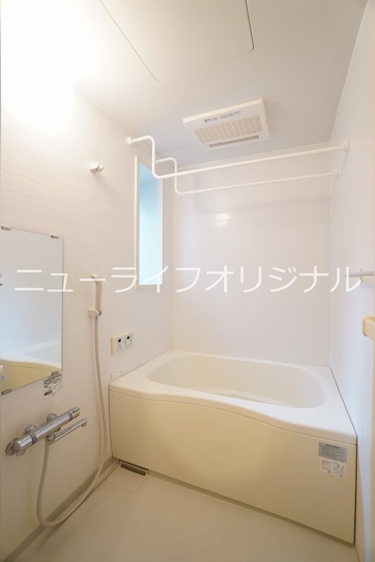 バス・シャワールーム　追い焚き機能付きで経済的、いつでも温かな入浴が可能です。