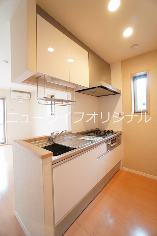 キッチン　3口コンロ＆グリル付システムキッチンです。