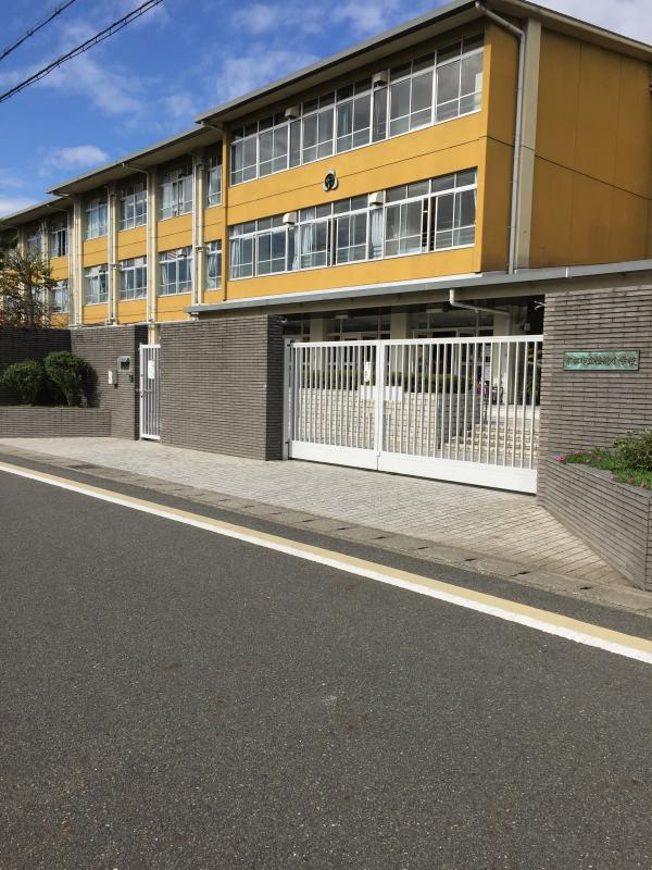 小学校　京都市立桂徳小学校（小学校）まで595m