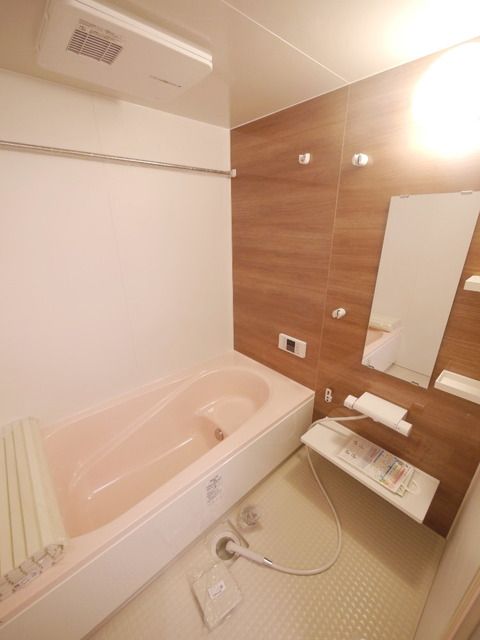 バス・シャワールーム　★追焚・乾燥機付のお風呂です★