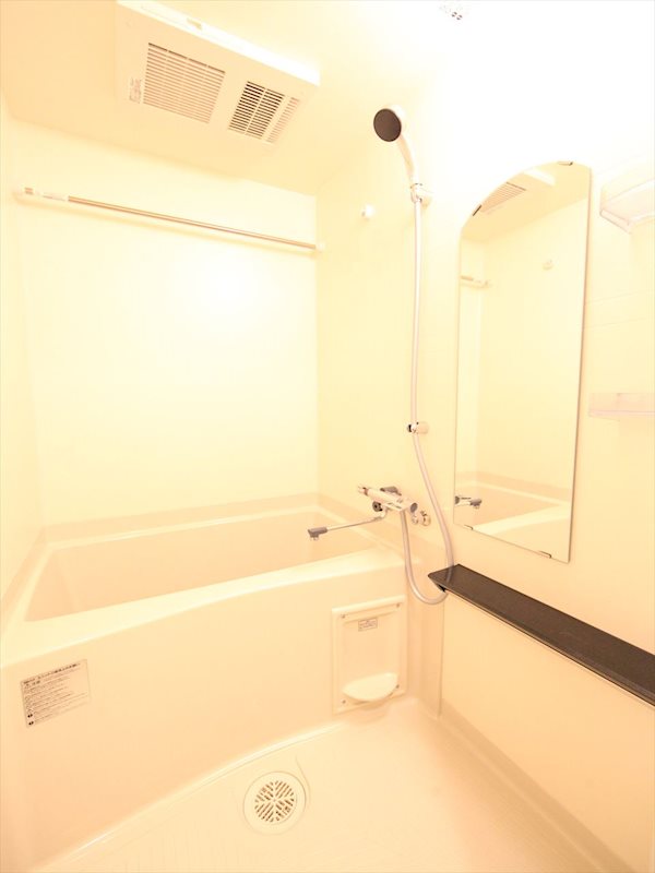 バス・シャワールーム　浴室暖房乾燥機能付バス　同仕様写真