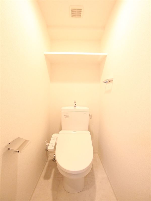 トイレ　温水洗浄便座付トイレ　同仕様写真