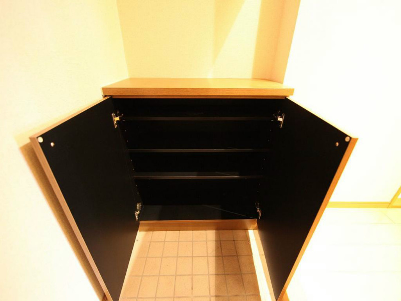 玄関　玄関　シューズボックス付