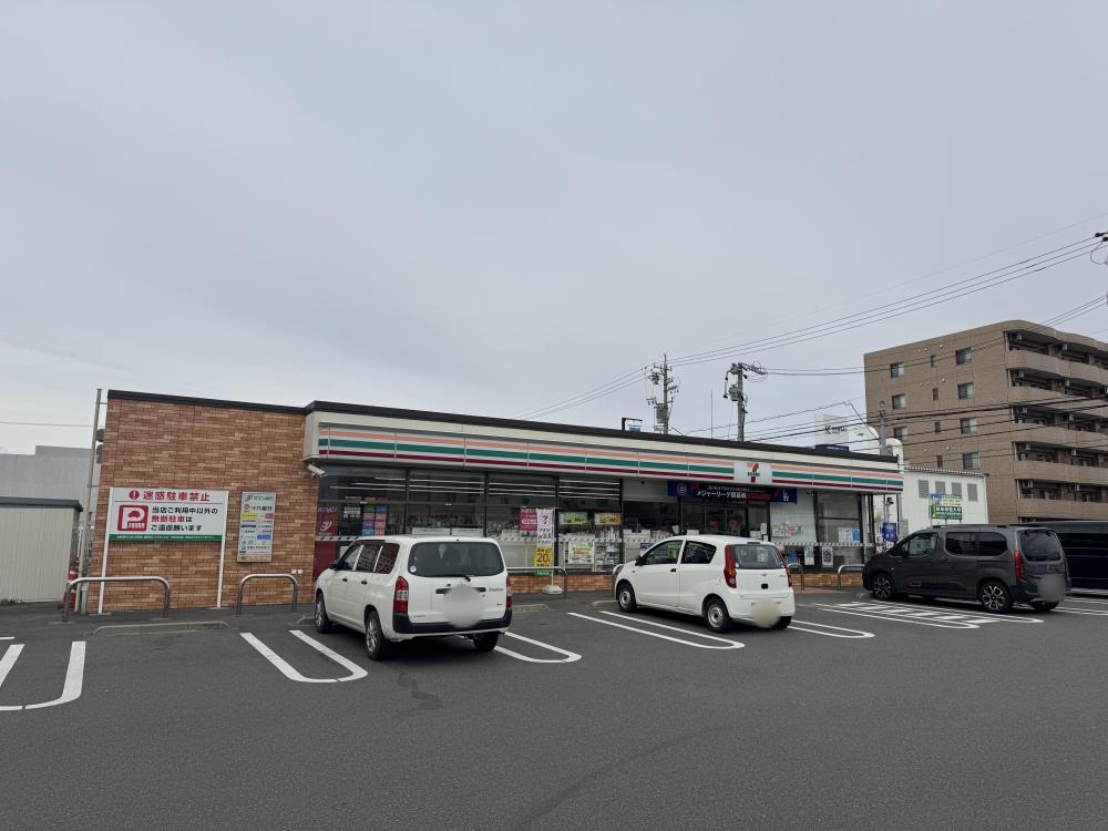 コンビニ　セブンイレブン　東鶉店（コンビニ）まで1068m
