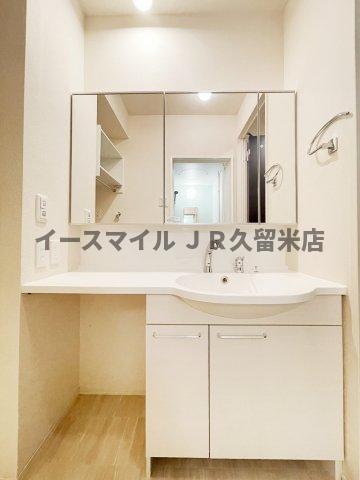 洗面設備　朝の支度にも助かる、独立の洗髪洗面化粧台※イメージ画像