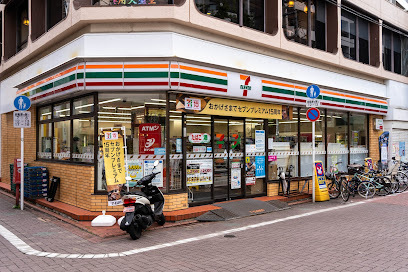 コンビニ　セブン-イレブン 下丸子駅前店（コンビニ）まで129m