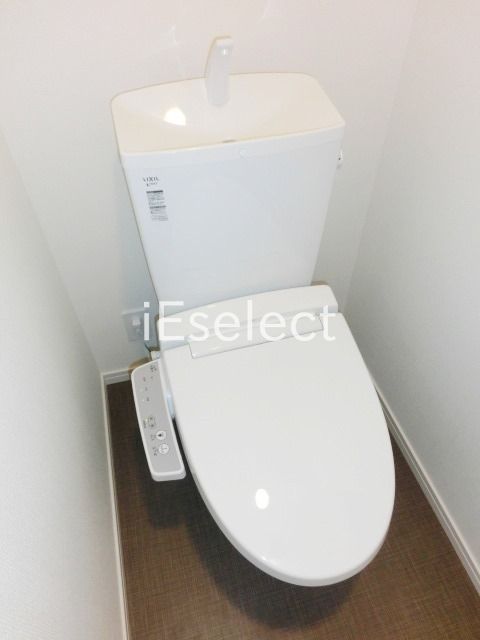 トイレ　温水洗浄便座付きのトイレ