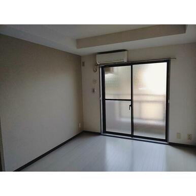 居室・リビング　別号室参考写真