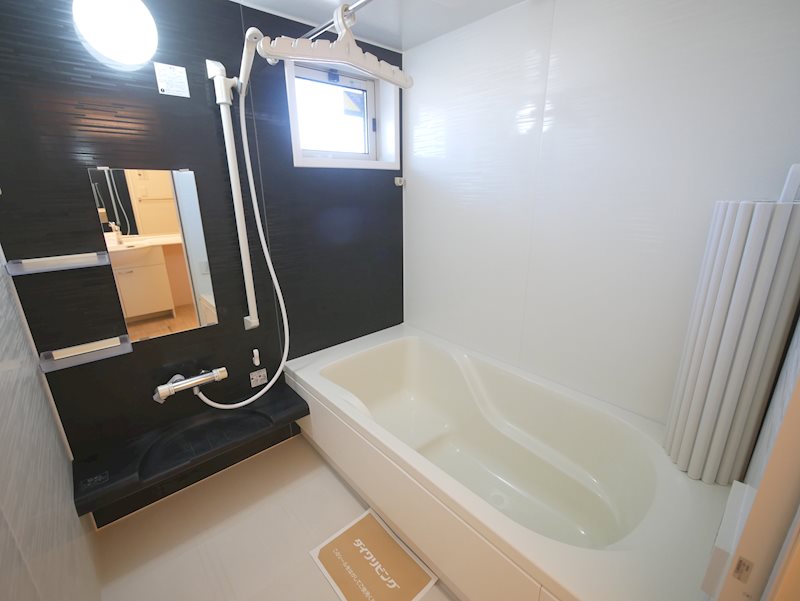 バス・シャワールーム　追焚き給湯、シャワー