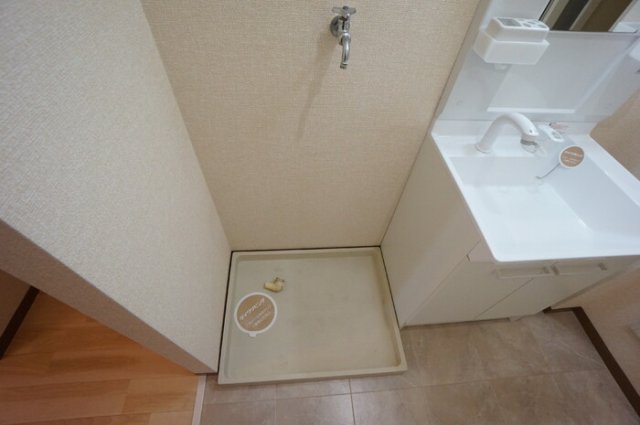 その他　掲載写真は同型の左右反転の部屋を掲載しております。仕様等が異