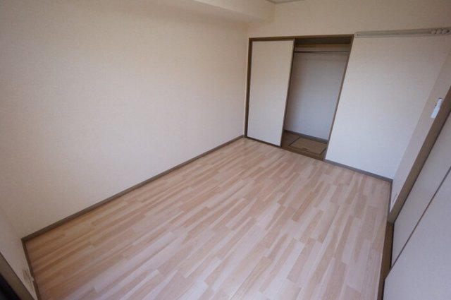 収納　掲載写真は同型の左右反転の部屋を掲載しております。仕様等が異