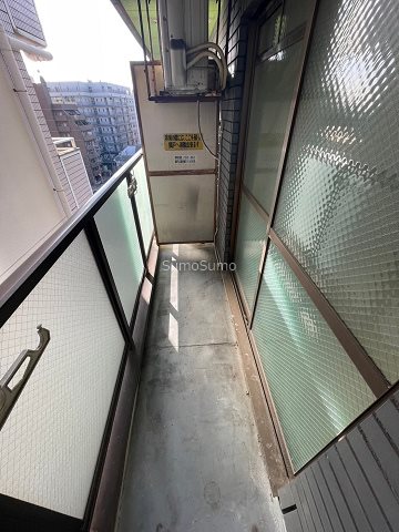 バルコニー　暖かな日差しのふりそそぐバルコニー