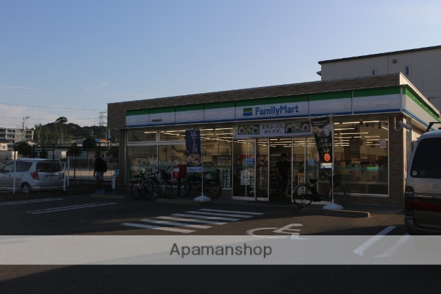 コンビニ　ファミリーマート（コンビニ）まで1524m