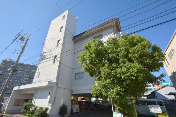 建物外観　存在感のある外観は落ちついた色合いで、堂々としていますね。