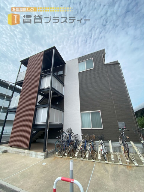 建物外観　市場通りの目を惹く物件と言えば。。。