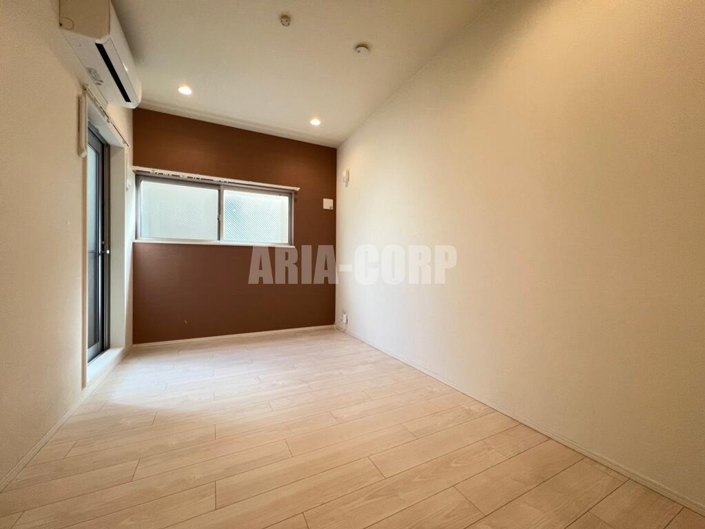 居室・リビング　ロフトベッド付で室内を広くお使いいただけます！