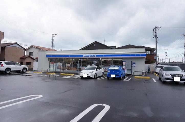 コンビニ　ローソン（コンビニ）まで834m