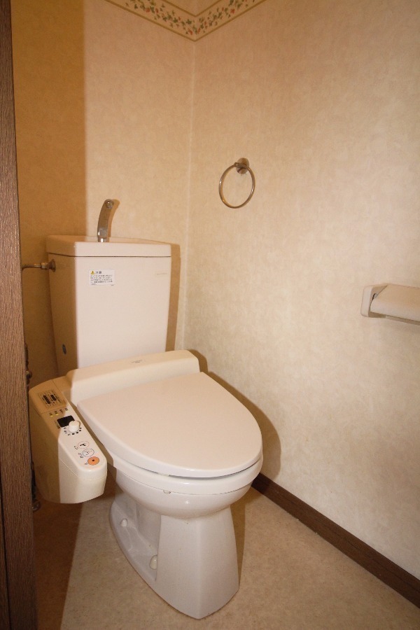 トイレ　温水洗浄便座