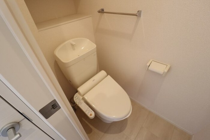 トイレ　温水洗浄暖房便座