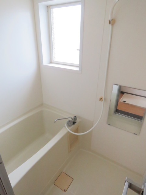 バス・シャワールーム　小窓付きで換気もバッチリ！