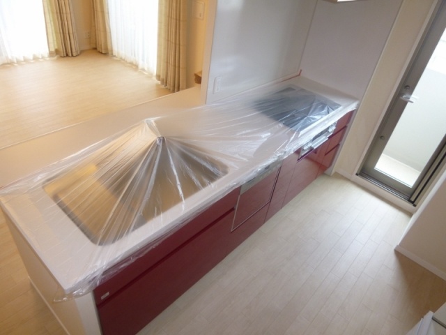 キッチン　人気の対面式キッチン♪３口コンロ付きのシステムキッチン♪