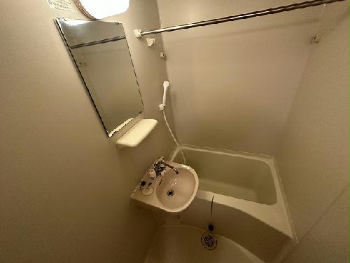 バス・シャワールーム　「同タイプの部屋の写真です」「現況優先」