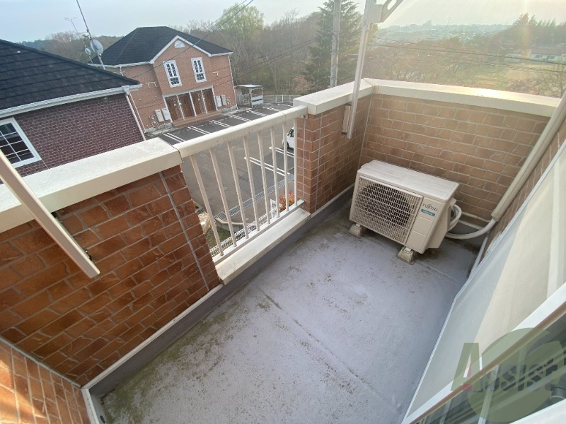 バルコニー　バルコニーは広いので洗濯物がたくさん干せますよ～