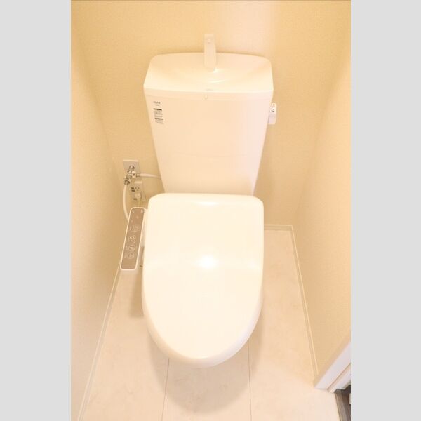 トイレ　温水洗浄暖房便座