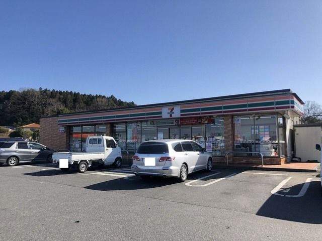 コンビニ　セブンイレブン（コンビニ）まで800m