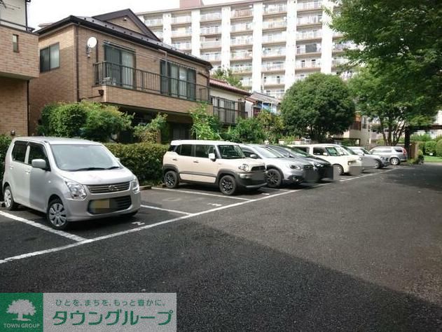 駐車場　お問い合わせはタウンハウジング調布店まで