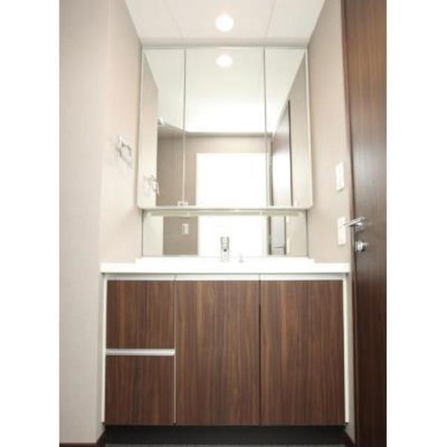 洗面設備　※写真は同タイプ住戸です。