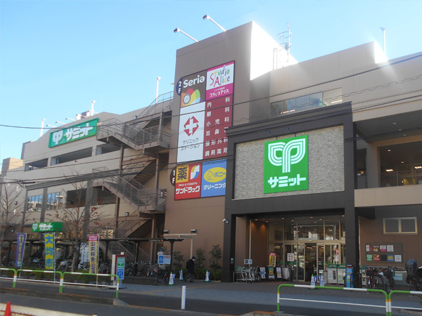 スーパー　サミットストア王子桜田通り店（スーパー）まで653m