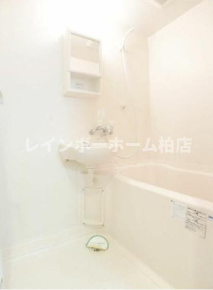 バス・シャワールーム　日々の疲れを癒すお風呂付です