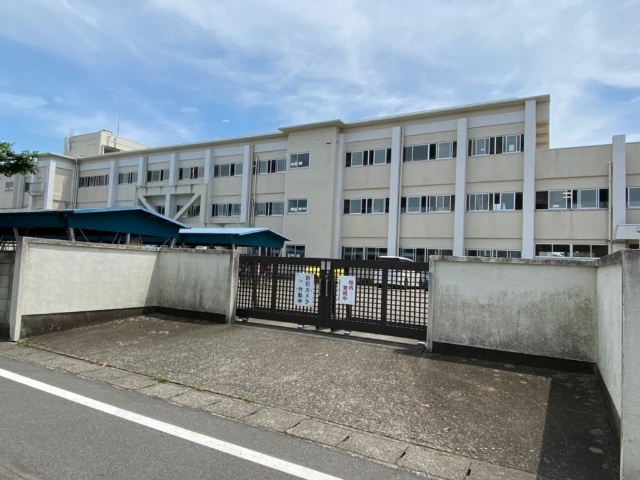 中学校　伊勢崎市立第三中学校（中学校）まで1869m