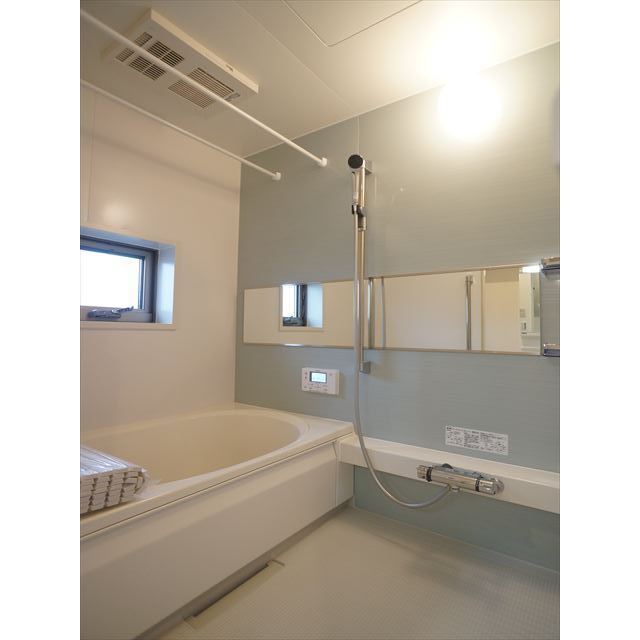 バス・シャワールーム　浴室乾燥機付のバスルーム♪