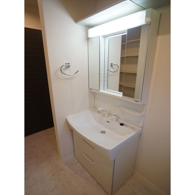 洗面設備　嬉しい！広々洗髪洗面台♪