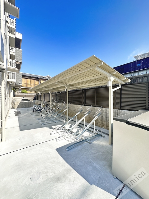 駐車場　屋根付き駐輪場＾＾